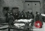 Standbild SS-Totenkopfverbände oder SS-TV deutsche Kriegsgefangene Westfront, 1945, aus Sekunde 14 historischem Filmmaterial Videoclip 65675028021