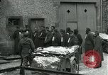 Standbild SS-Totenkopfverbände oder SS-TV deutsche Kriegsgefangene Westfront, 1945, aus Sekunde 15 historischem Filmmaterial Videoclip 65675028021