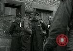 Standbild SS-Totenkopfverbände oder SS-TV deutsche Kriegsgefangene Westfront, 1945, aus Sekunde 18 historischem Filmmaterial Videoclip 65675028021