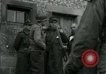 Standbild SS-Totenkopfverbände oder SS-TV deutsche Kriegsgefangene Westfront, 1945, aus Sekunde 19 historischem Filmmaterial Videoclip 65675028021