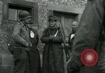 Standbild SS-Totenkopfverbände oder SS-TV deutsche Kriegsgefangene Westfront, 1945, aus Sekunde 25 historischem Filmmaterial Videoclip 65675028021