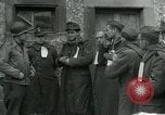 Standbild SS-Totenkopfverbände oder SS-TV deutsche Kriegsgefangene Westfront, 1945, aus Sekunde 27 historischem Filmmaterial Videoclip 65675028021