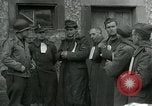 Standbild SS-Totenkopfverbände oder SS-TV deutsche Kriegsgefangene Westfront, 1945, aus Sekunde 31 historischem Filmmaterial Videoclip 65675028021
