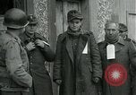 Standbild SS-Totenkopfverbände oder SS-TV deutsche Kriegsgefangene Westfront, 1945, aus Sekunde 37 historischem Filmmaterial Videoclip 65675028021