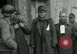 Standbild SS-Totenkopfverbände oder SS-TV deutsche Kriegsgefangene Westfront, 1945, aus Sekunde 38 historischem Filmmaterial Videoclip 65675028021