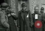 Standbild SS-Totenkopfverbände oder SS-TV deutsche Kriegsgefangene Westfront, 1945, aus Sekunde 39 historischem Filmmaterial Videoclip 65675028021