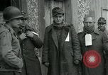 Standbild SS-Totenkopfverbände oder SS-TV deutsche Kriegsgefangene Westfront, 1945, aus Sekunde 40 historischem Filmmaterial Videoclip 65675028021