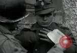 Standbild SS-Totenkopfverbände oder SS-TV deutsche Kriegsgefangene Westfront, 1945, aus Sekunde 41 historischem Filmmaterial Videoclip 65675028021