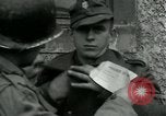 Standbild SS-Totenkopfverbände oder SS-TV deutsche Kriegsgefangene Westfront, 1945, aus Sekunde 42 historischem Filmmaterial Videoclip 65675028021