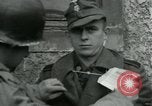 Standbild SS-Totenkopfverbände oder SS-TV deutsche Kriegsgefangene Westfront, 1945, aus Sekunde 48 historischem Filmmaterial Videoclip 65675028021