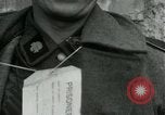 Standbild SS-Totenkopfverbände oder SS-TV deutsche Kriegsgefangene Westfront, 1945, aus Sekunde 51 historischem Filmmaterial Videoclip 65675028021