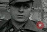 Standbild SS-Totenkopfverbände oder SS-TV deutsche Kriegsgefangene Westfront, 1945, aus Sekunde 56 historischem Filmmaterial Videoclip 65675028021