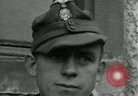 Standbild SS-Totenkopfverbände oder SS-TV deutsche Kriegsgefangene Westfront, 1945, aus Sekunde 62 historischem Filmmaterial Videoclip 65675028021