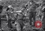 Standbild USA Soldaten Guam, 1944, aus Sekunde 27 historischem Filmmaterial Videoclip 65675028022