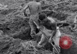 Standbild USA Soldaten Guam, 1944, aus Sekunde 36 historischem Filmmaterial Videoclip 65675028022