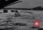 Standbild zerstörten Waffen und Flugzeugen Guam, 1944, aus Sekunde 11 historischem Filmmaterial Videoclip 65675028023