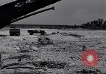 Standbild zerstörten Waffen und Flugzeugen Guam, 1944, aus Sekunde 12 historischem Filmmaterial Videoclip 65675028023