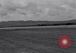Standbild zerstörten Waffen und Flugzeugen Guam, 1944, aus Sekunde 19 historischem Filmmaterial Videoclip 65675028023