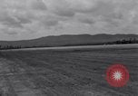 Standbild zerstörten Waffen und Flugzeugen Guam, 1944, aus Sekunde 22 historischem Filmmaterial Videoclip 65675028023