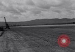 Standbild zerstörten Waffen und Flugzeugen Guam, 1944, aus Sekunde 24 historischem Filmmaterial Videoclip 65675028023