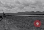 Standbild zerstörten Waffen und Flugzeugen Guam, 1944, aus Sekunde 25 historischem Filmmaterial Videoclip 65675028023