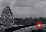Standbild zerstörten Waffen und Flugzeugen Guam, 1944, aus Sekunde 32 historischem Filmmaterial Videoclip 65675028023