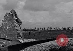 Standbild zerstörten Waffen und Flugzeugen Guam, 1944, aus Sekunde 33 historischem Filmmaterial Videoclip 65675028023