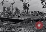 Standbild zerstörten Waffen und Flugzeugen Guam, 1944, aus Sekunde 37 historischem Filmmaterial Videoclip 65675028023