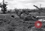 Standbild zerstörten Waffen und Flugzeugen Guam, 1944, aus Sekunde 44 historischem Filmmaterial Videoclip 65675028023