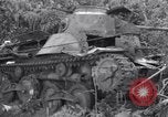 Standbild zerstörten Waffen und Flugzeugen Guam, 1944, aus Sekunde 53 historischem Filmmaterial Videoclip 65675028023
