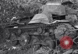 Standbild zerstörten Waffen und Flugzeugen Guam, 1944, aus Sekunde 56 historischem Filmmaterial Videoclip 65675028023