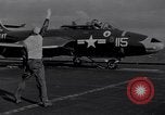 Immagine di Catapulta di velivoli a getto dalla portaerei United States USA, 1951, secondo 3 filmato di repertorio 65675028031