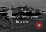 Immagine di Catapulta di velivoli a getto dalla portaerei United States USA, 1951, secondo 4 filmato di repertorio 65675028031