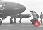 Immagine di Catapulta di velivoli a getto dalla portaerei United States USA, 1951, secondo 13 filmato di repertorio 65675028031