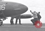 Immagine di Catapulta di velivoli a getto dalla portaerei United States USA, 1951, secondo 15 filmato di repertorio 65675028031