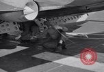 Immagine di Catapulta di velivoli a getto dalla portaerei United States USA, 1951, secondo 31 filmato di repertorio 65675028031
