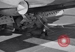 Immagine di Catapulta di velivoli a getto dalla portaerei United States USA, 1951, secondo 33 filmato di repertorio 65675028031