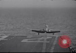 Immagine di Catapulta di velivoli a getto dalla portaerei United States USA, 1951, secondo 57 filmato di repertorio 65675028031