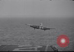 Immagine di Catapulta di velivoli a getto dalla portaerei United States USA, 1951, secondo 58 filmato di repertorio 65675028031