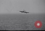 Immagine di Catapulta di velivoli a getto dalla portaerei United States USA, 1951, secondo 59 filmato di repertorio 65675028031