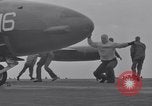 Immagine di Catapulta di velivoli a getto dalla portaerei United States USA, 1951, secondo 60 filmato di repertorio 65675028031