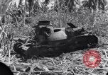 Standbild Wracks von Panzern Marshall Inseln, 1944, aus Sekunde 30 historischem Filmmaterial Videoclip 65675028033