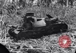 Standbild Wracks von Panzern Marshall Inseln, 1944, aus Sekunde 31 historischem Filmmaterial Videoclip 65675028033