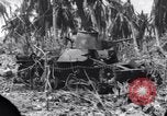 Standbild Wracks von Panzern Marshall Inseln, 1944, aus Sekunde 36 historischem Filmmaterial Videoclip 65675028033