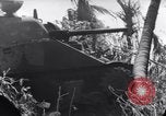Standbild Wracks von Panzern Marshall Inseln, 1944, aus Sekunde 57 historischem Filmmaterial Videoclip 65675028033
