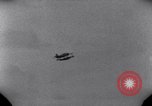 Standbild OS2U Kingfisher scout Wasserflugzeug landet in Wasser Majuro Marshall Inseln, 1944, aus Sekunde 21 historischem Filmmaterial Videoclip 65675028036