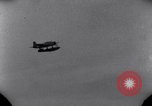 Standbild OS2U Kingfisher scout Wasserflugzeug landet in Wasser Majuro Marshall Inseln, 1944, aus Sekunde 22 historischem Filmmaterial Videoclip 65675028036