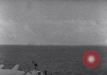 Standbild US-Kriegsschiffe der Pazifikflotte verankert während Zweiten Weltkrieg Majuro Marshall Inseln, 1944, aus Sekunde 55 historischem Filmmaterial Videoclip 65675028037