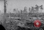 Standbild Wrack auf der Insel Marshall Inseln, 1944, aus Sekunde 11 historischem Filmmaterial Videoclip 65675028039