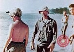 Standbild amerikanische Soldaten Saipan Nördliche Marianen, 1944, aus Sekunde 47 historischem Filmmaterial Videoclip 65675028040